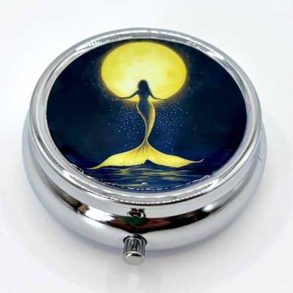 Sleek Art Deco Standing Mermaid Full Moon Purse Pill Box Secure Travel Container - Picture 1 of 3